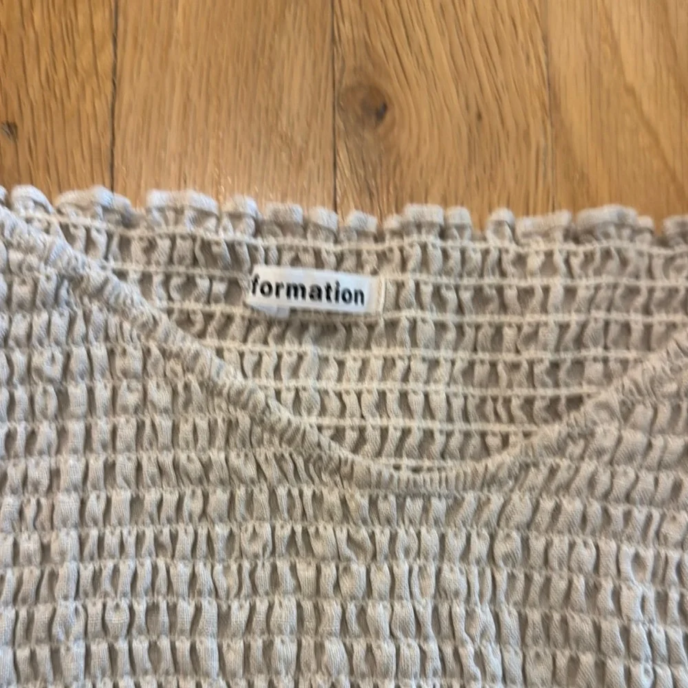 Reformation off-shoulder top - Picture 2 of 3